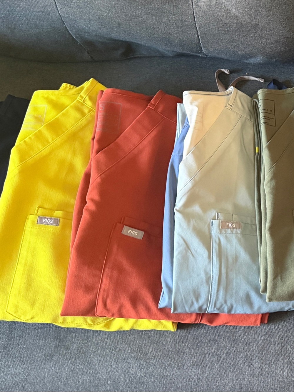 FIGS Men’s V-Neck Scrub Sets w/joggers